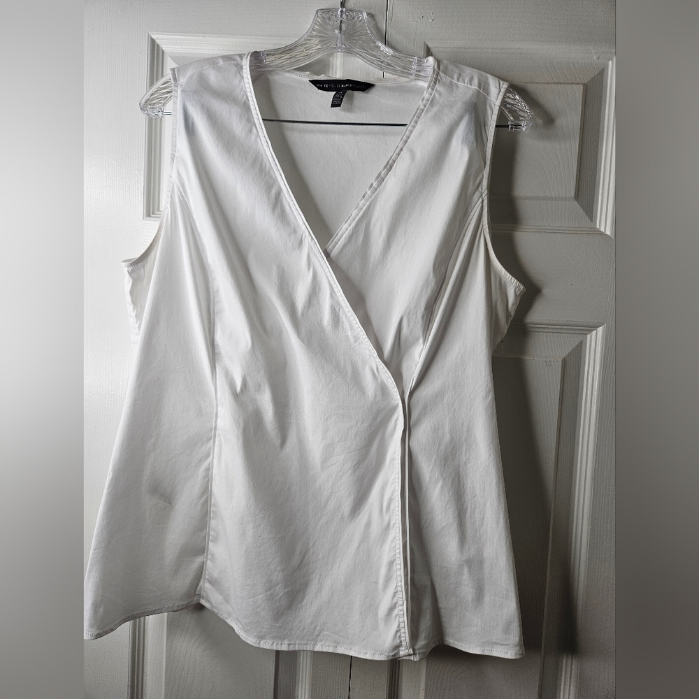 White House Black Market White Pull Over White Shirt With V Neck Sz M Pull